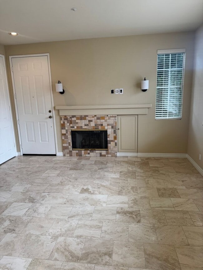 Building Photo - Beautiful 2 Bedroom/2 Bathroom + Bonus Room in Gated Community