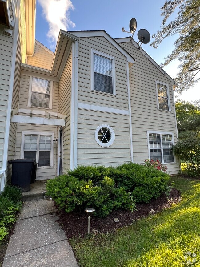 Building Photo - 13829 Bronco Pl