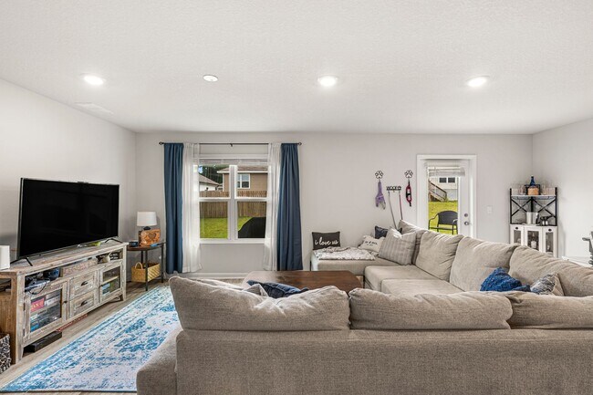 Foto del edificio - 5843 Belmont Stakes Rd