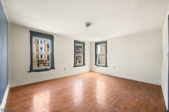 Building Photo - 416 Summer Ave