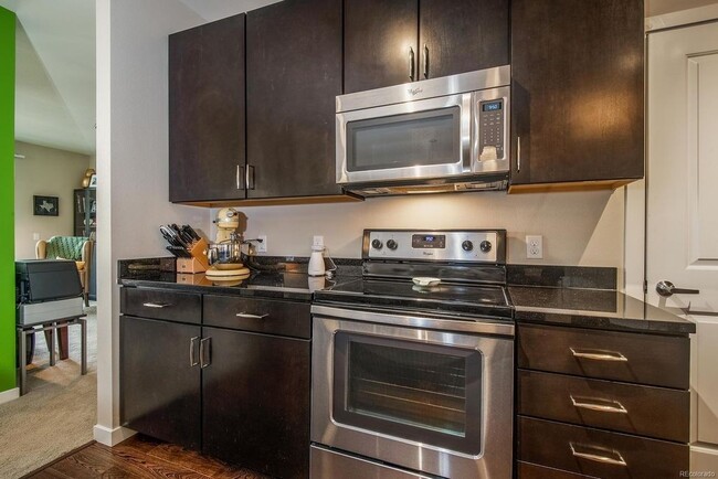 Building Photo - Gorgeous 1 Bedroom 2 Bath With Great Access to Rt 36