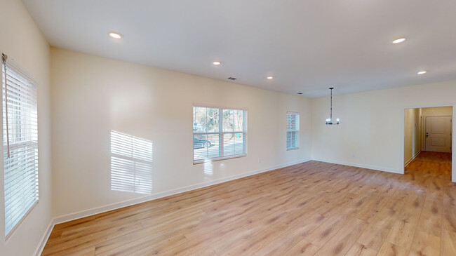 Building Photo - 216 Morningside Dr