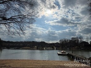 Building Photo - 304 Bridgewater Ln