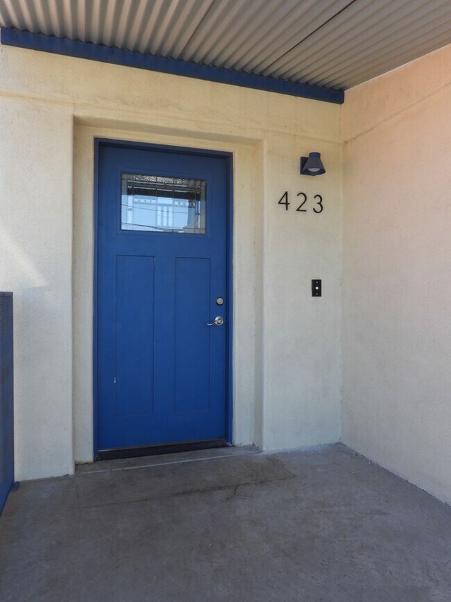 Building Photo - 3 Bedroom 2.5 Bath Home