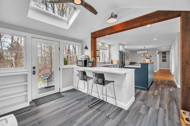 Foto del edificio - 5 Meadow Ln