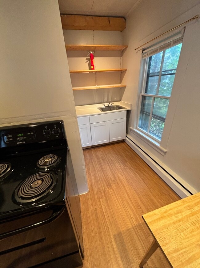 Building Photo - 13 Church St