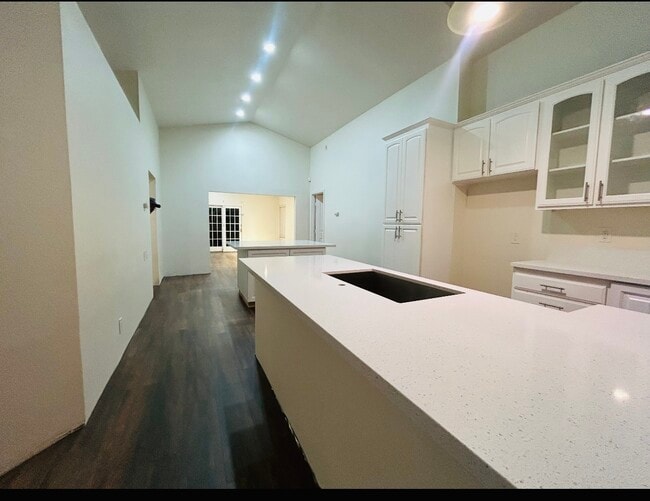 Building Photo - 2034 Riverbirch Dr