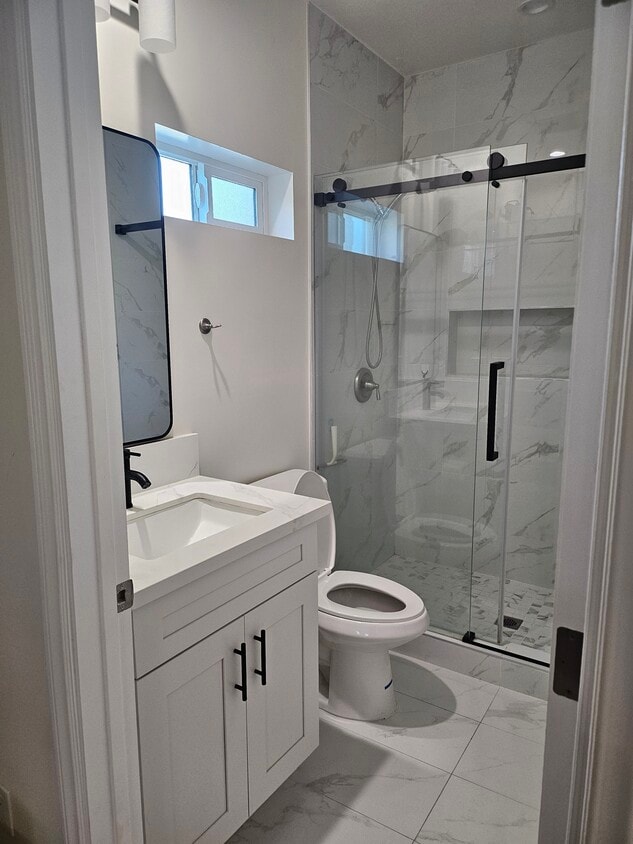 Foto del edificio - 16049 Meadowside St