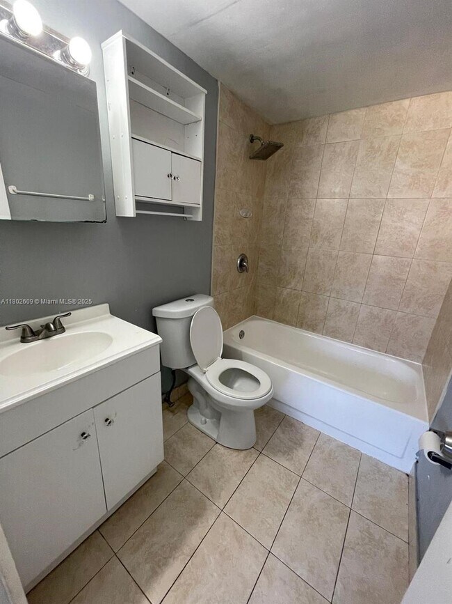 Building Photo - 1035 W 77th St