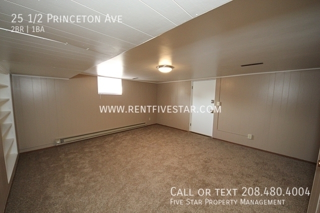 Building Photo - Adorable Apartment Near ISU! Visit rentfiv...