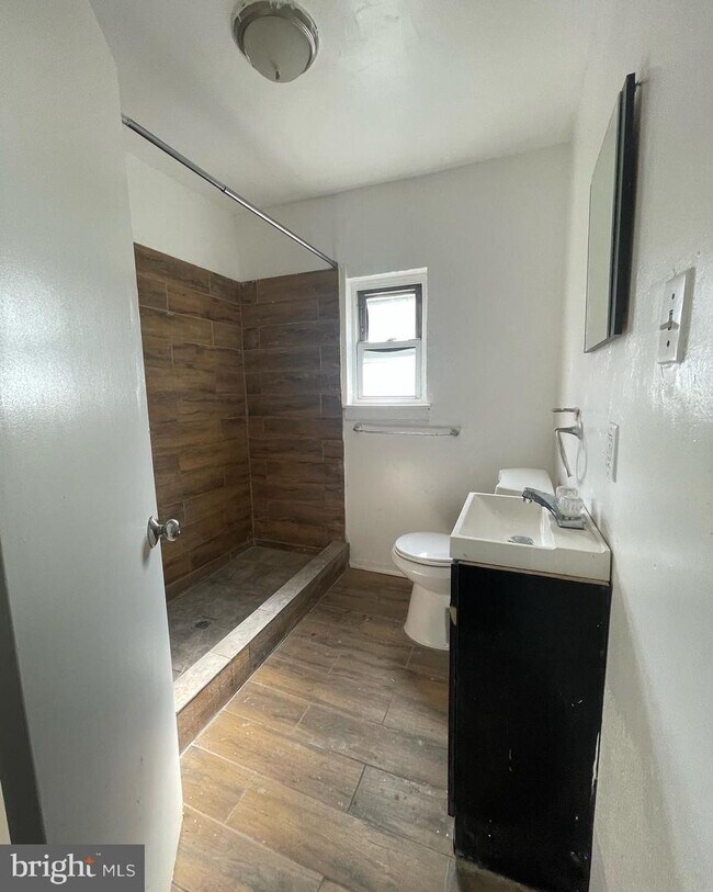 1725 W Rockland St, Philadelphia, PA 19141 Room for Rent in