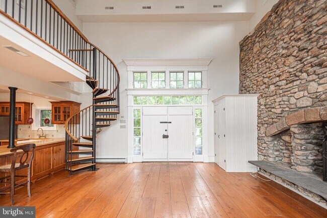 Foto del edificio - 6054 Honey Hollow Rd