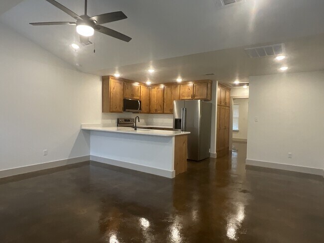 Building Photo - 533 Bradburn Rd