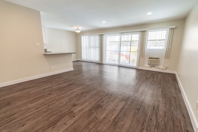 Interior Photo - 8375 Fountain Ave