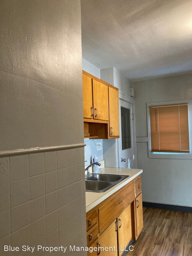 Building Photo - 2 br, 1 bath House - 1908 W. Memorial Dr.