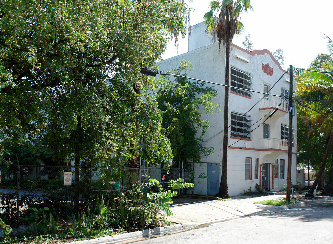 Building Photo - Villa Gladys Apartments