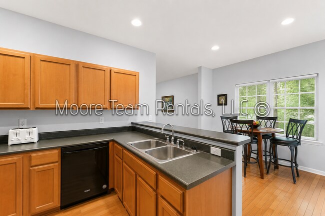 Foto del edificio - 250 Highland Golf Dr
