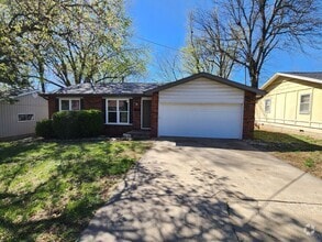 Building Photo - 922 W Crestview St