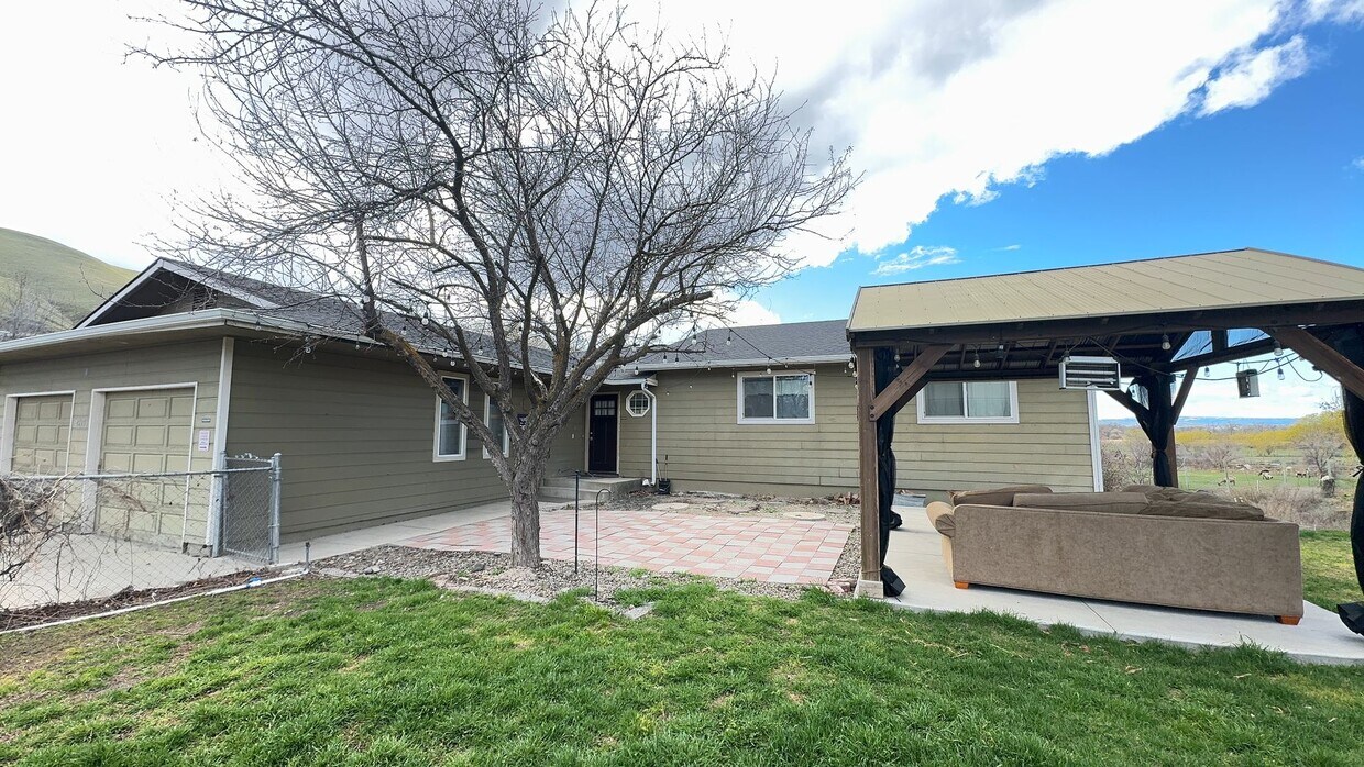 Primary Photo - Non-Refundable & Security Deposit Total: $...
