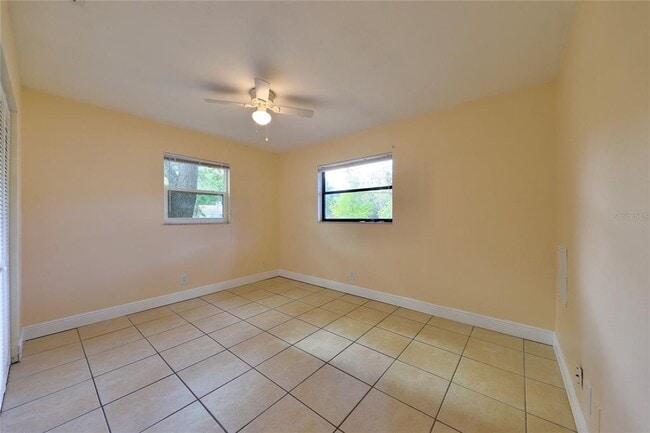 Building Photo - 2959 Shore Dr