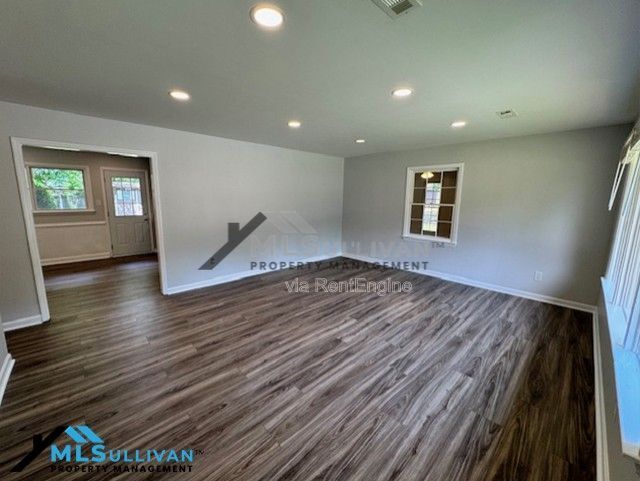 Foto del edificio - 701 Chandler Rd