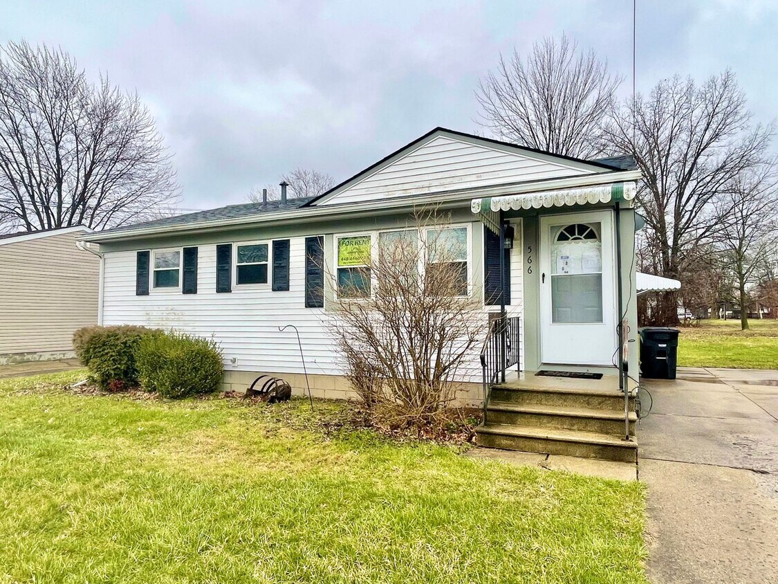 Foto principal - 3 Bed -1 Bath Single Family in Elyria