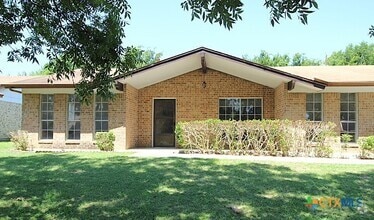 Building Photo - 618 Allen St