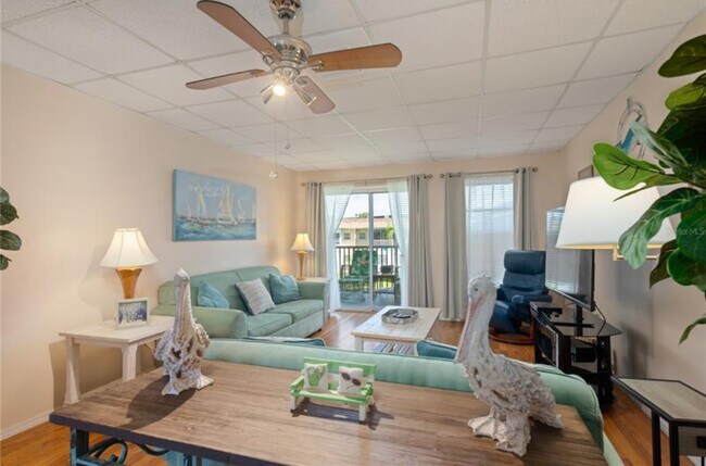 Foto del edificio - 3136 Harbor Blvd