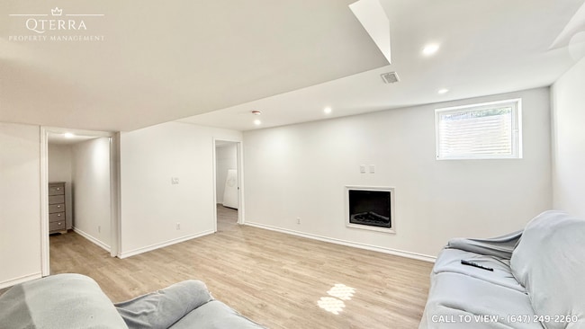 Building Photo - 15 Sleepy Hollow Pl