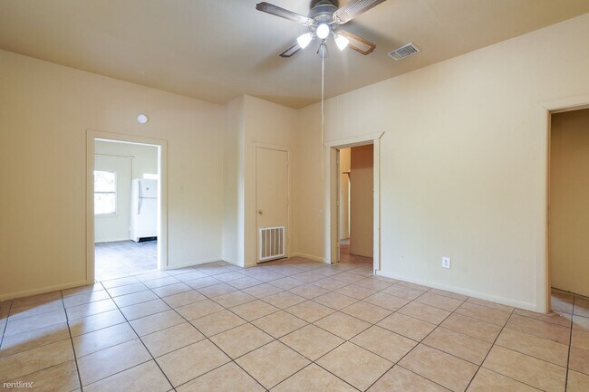 Building Photo - 2 br, 1 bath 4plex - 904 Arbor Place 4