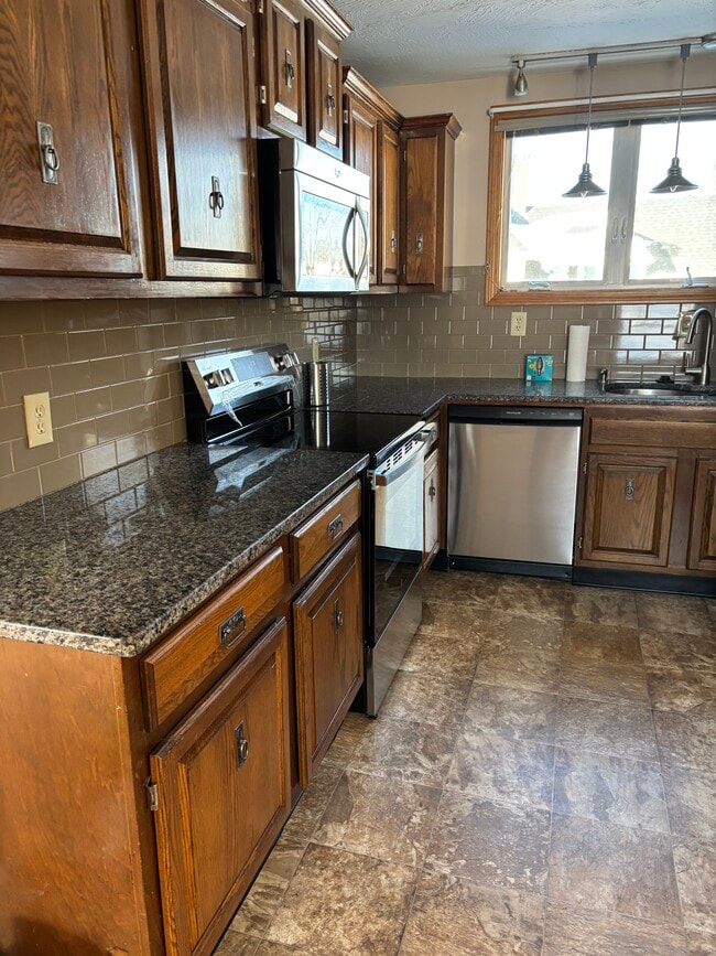 Kitchen - 80 Carroll St