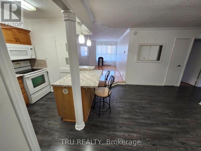 Photo du bâtiment - 158-158C McArthur Ave.