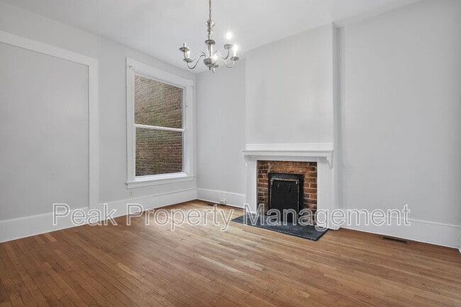 Building Photo - 516 W Clay St
