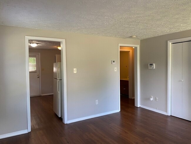 Foto del edificio - 8618 Idlewild Rd