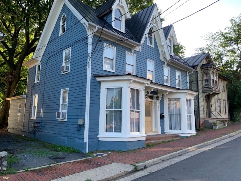 Primary Photo - 206 Loudoun St SW