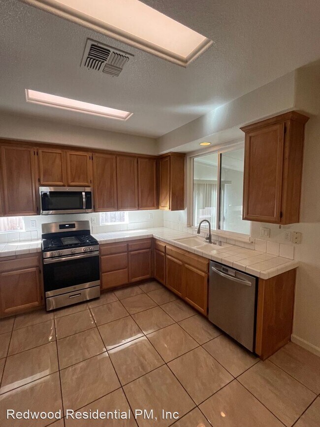 Building Photo - 3 br, 2.5 bath House - 4257 Quimby Street