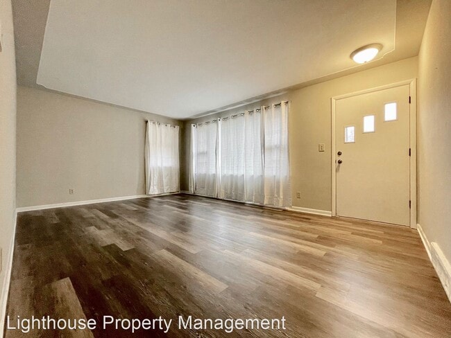 Building Photo - 3 br, 1 bath House - 535 E Dale Avenue