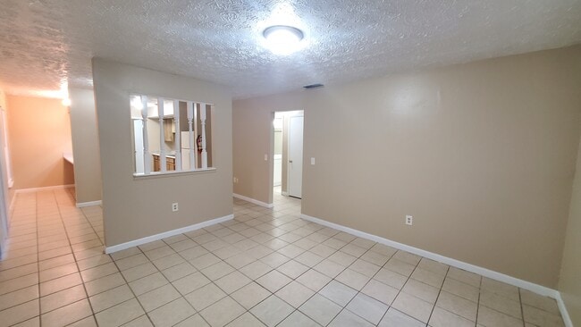 Building Photo - 710 Pineville Ln