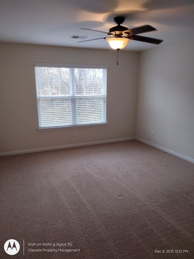 Foto del edificio - Beautiful 5 bedroom FOR RENT