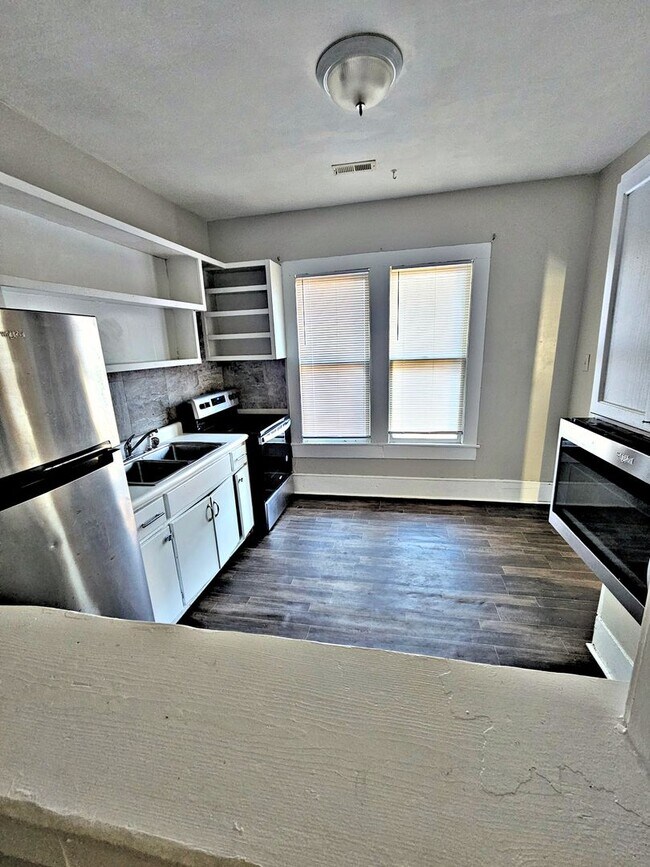 Foto del edificio - 613 3rd Ave SW