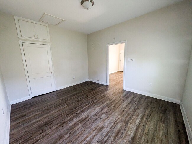 Foto del edificio - 1949-1949 8th St