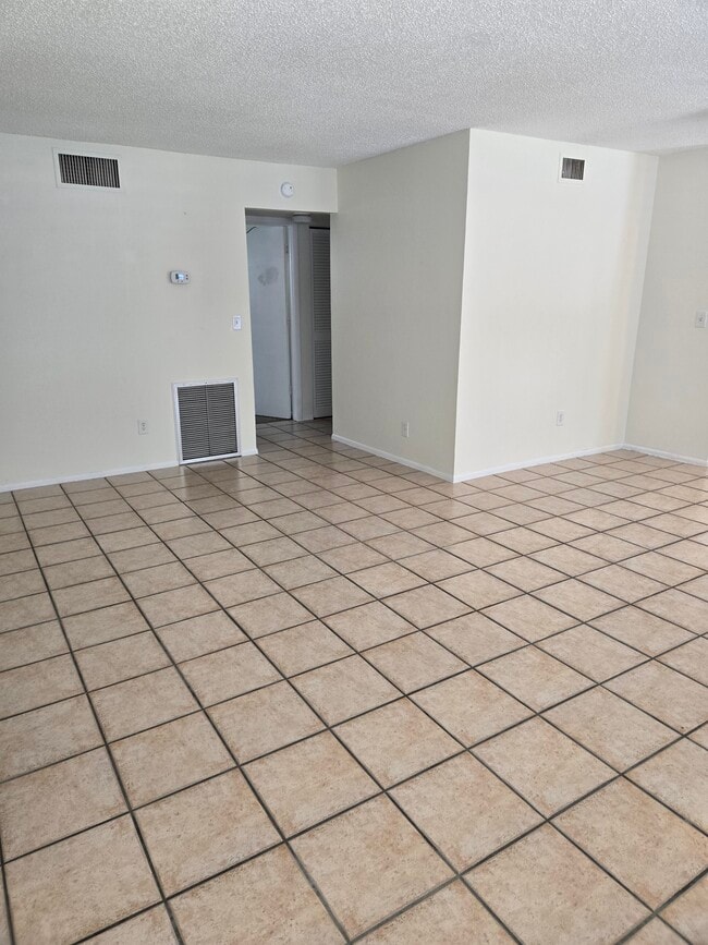 Building Photo - 1630 Redwood St