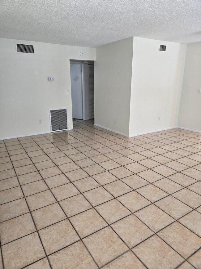 Foto del edificio - 1630 Redwood St