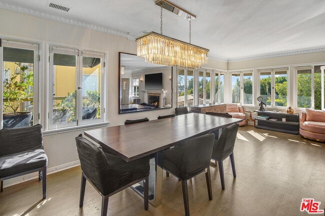 Foto del edificio - 1328 Londonderry View Dr