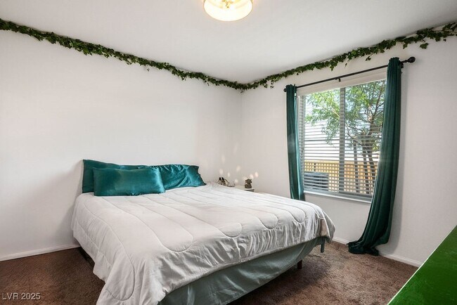 Foto del edificio - 611 Sedum Ave.