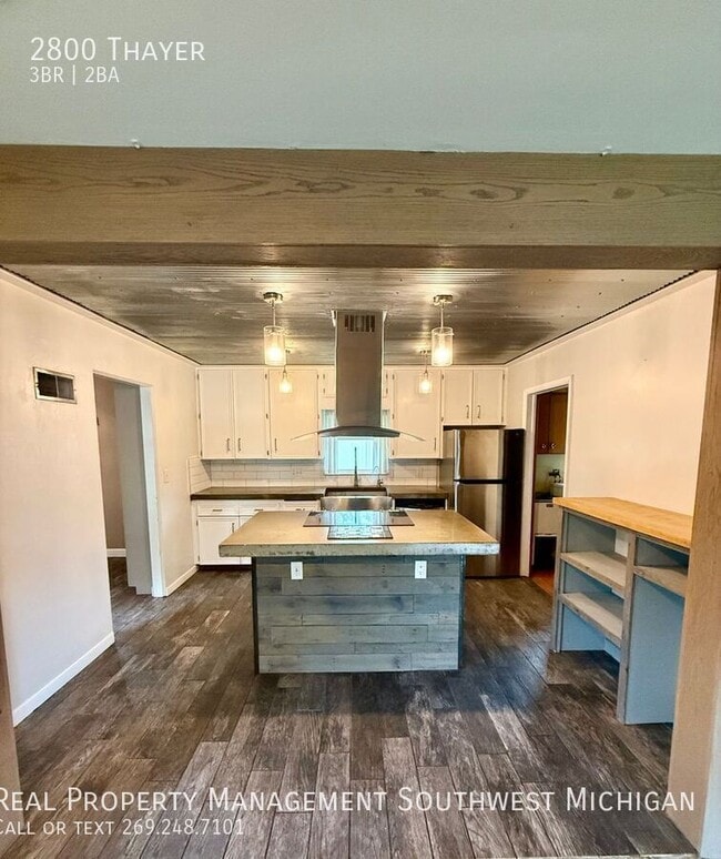 Building Photo - 2800 Thayer-