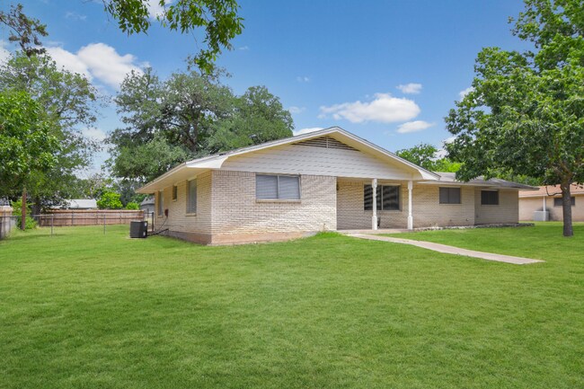 Foto del edificio - 16 Oakmont Cir