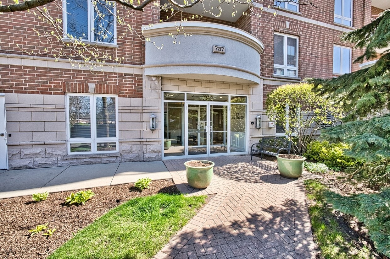 787 Graceland Ave Unit 504, Des Plaines, IL 60016 Condo for Rent in Des Plaines, IL