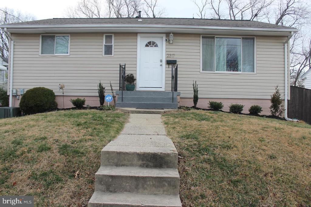 Primary Photo - 2317 Roslyn Ave