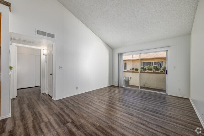 1BR, 1BA - 770SF - Living Room - Las Flores Apartments